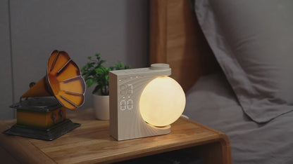 Réveil Lumineux Apaisant : Profitez d'un réveil en douceur avec une lumière simulant le lever du soleil et des sons relaxants. Créez une ambiance sereine pour un réveil harmonieux et une journée bien commencée.
